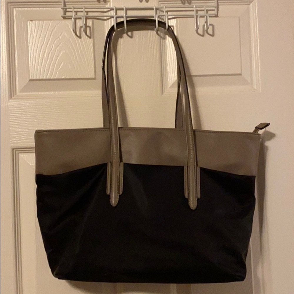 Lap top bag with portable charger